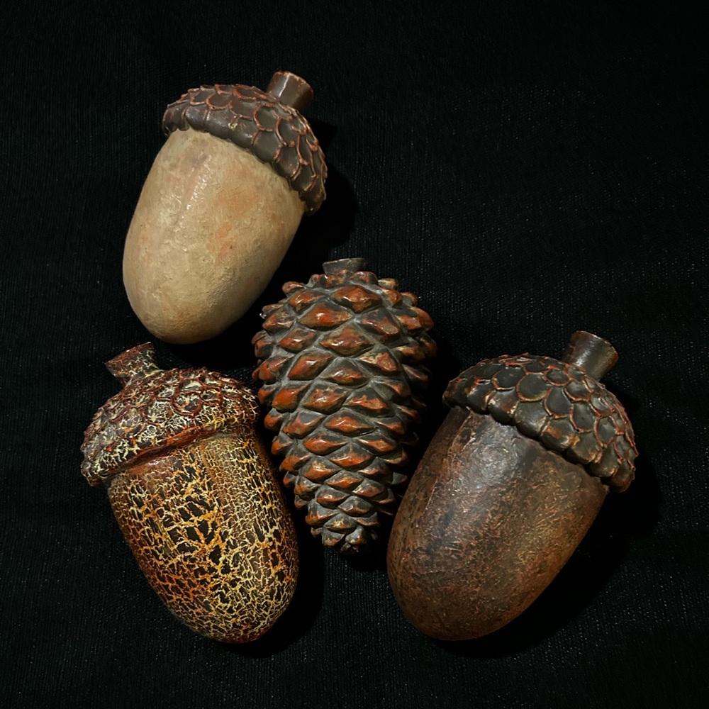 Pottery Barn Rustic Acorn and Pinecone Set - Brown and Tan (with a free gift!)